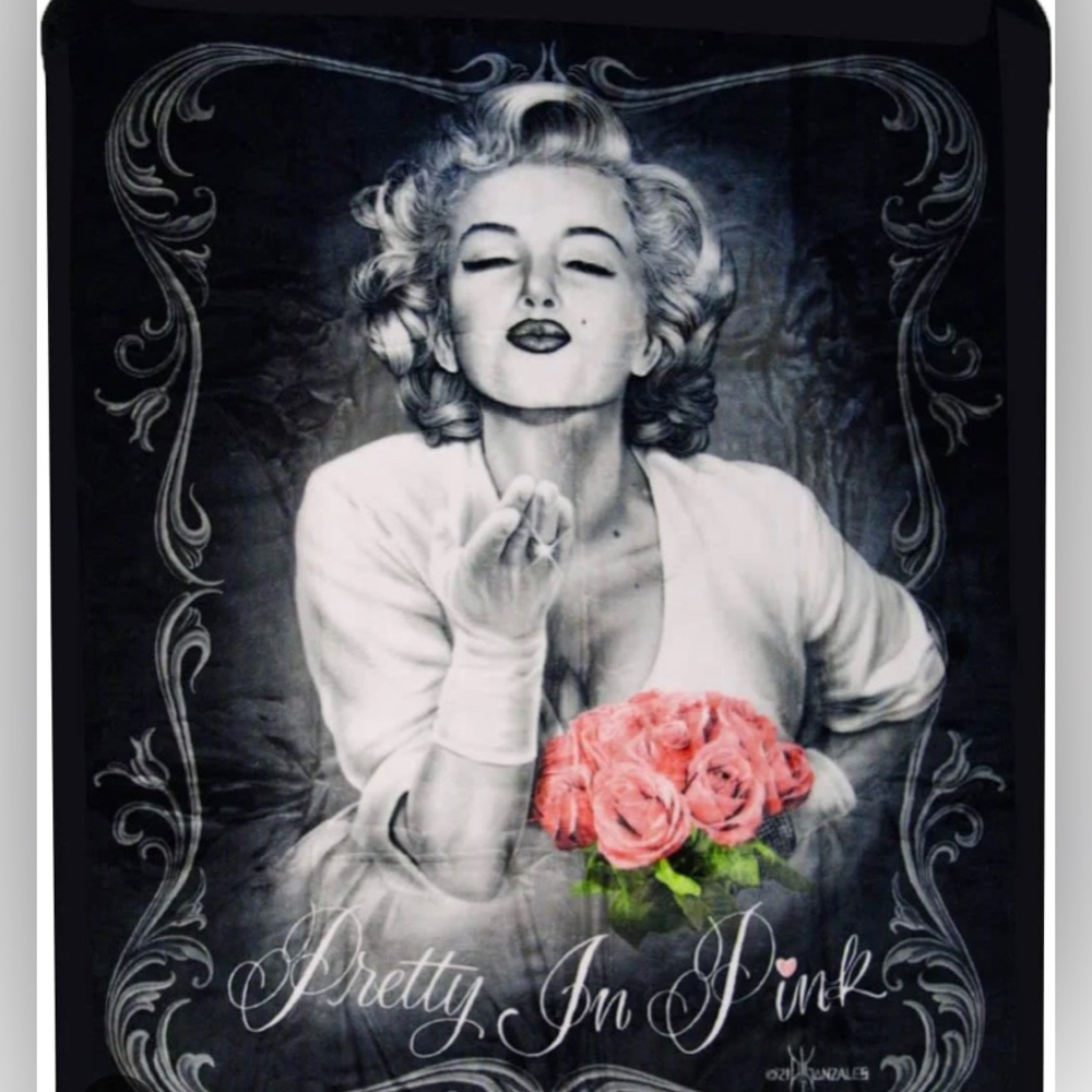 NEW‎ Marilyn Monroe “Pretty in Pink” Queen Size Blanket